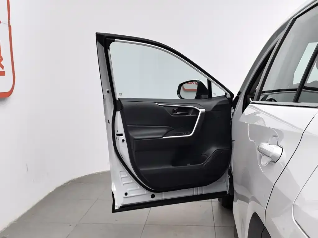 Toyota RAV4 2024 из CN, фото 3