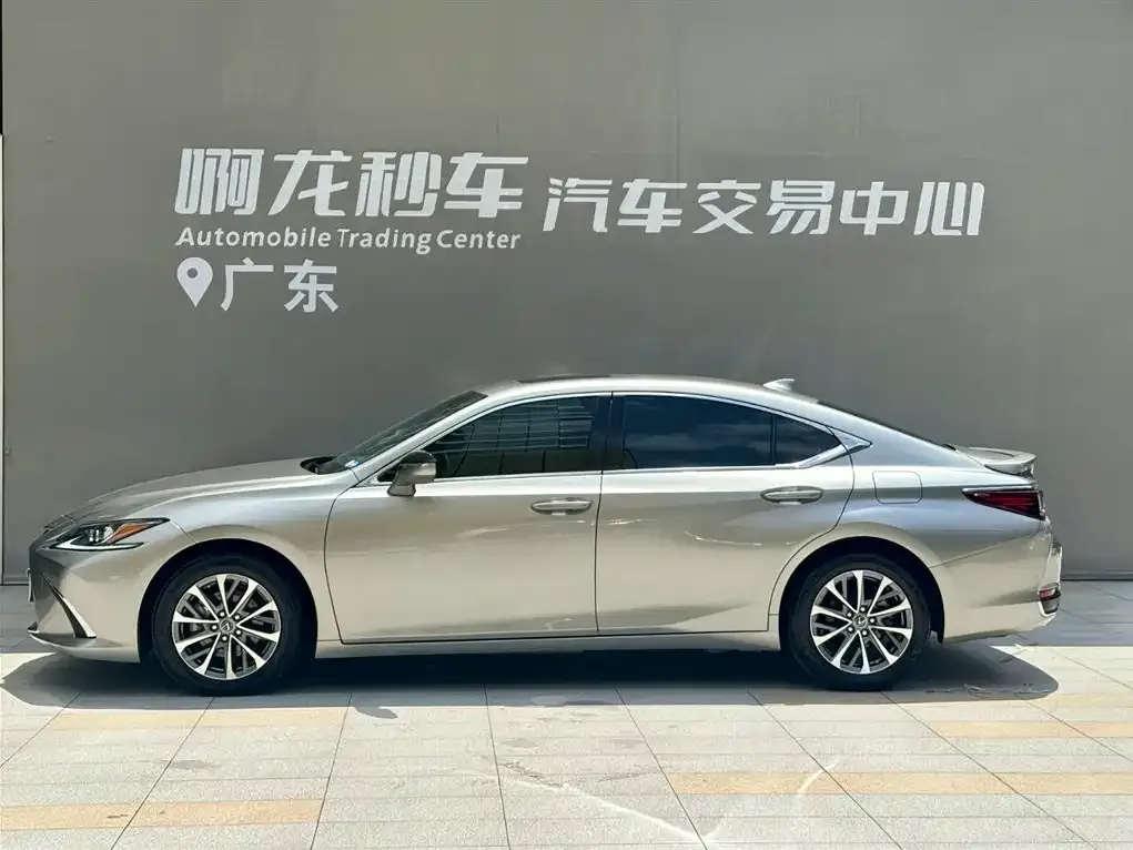 Lexus ES — фото 10