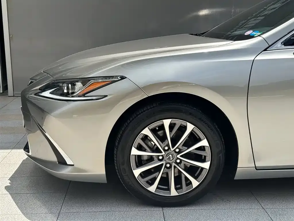 Lexus ES — фото 4