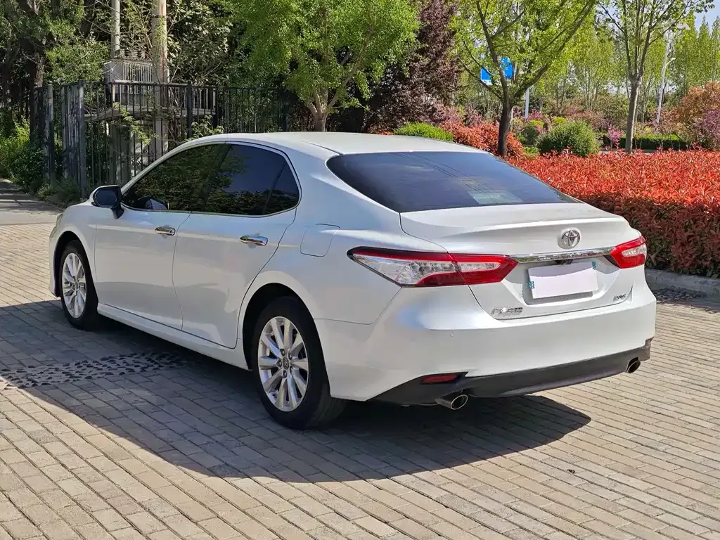 Toyota Camry — фото 8