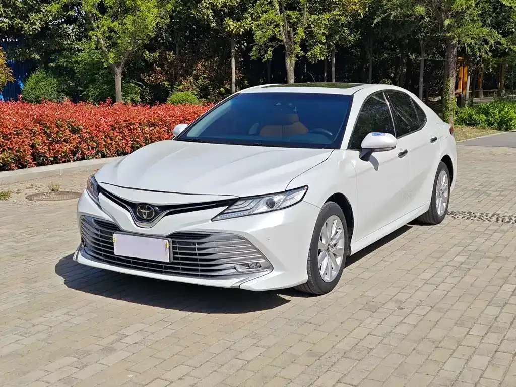 Toyota Camry — фото 7