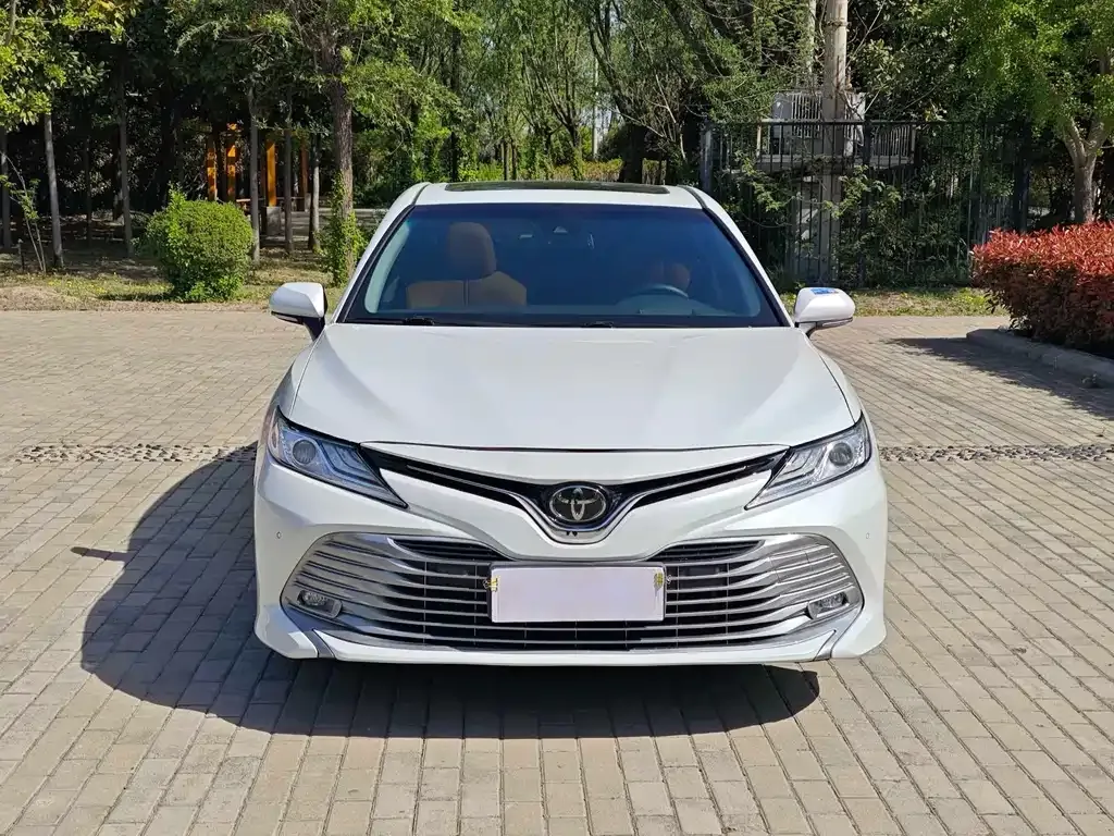 Toyota Camry — фото 6