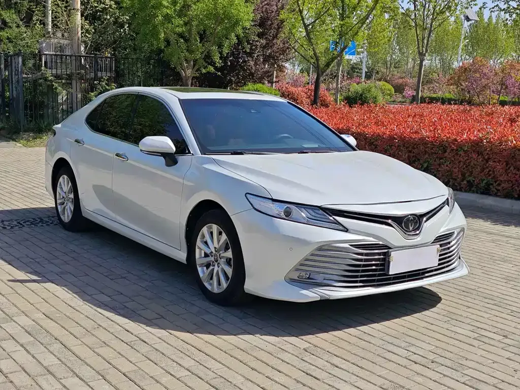 Toyota Camry — фото 10