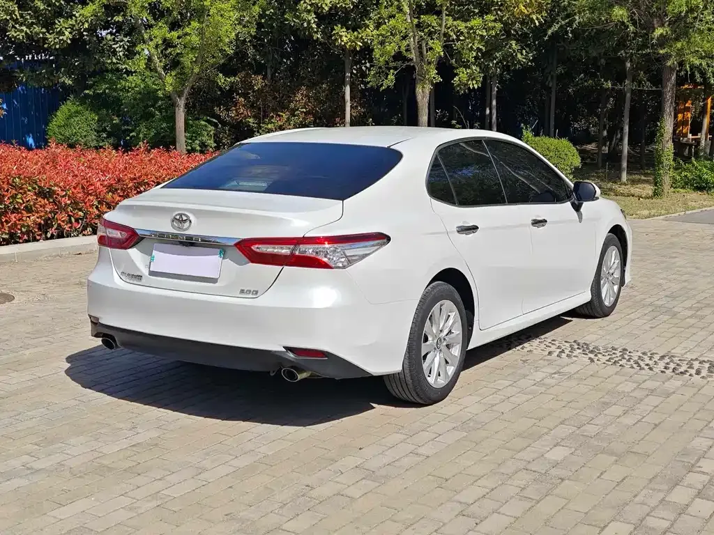 Toyota Camry — фото 9