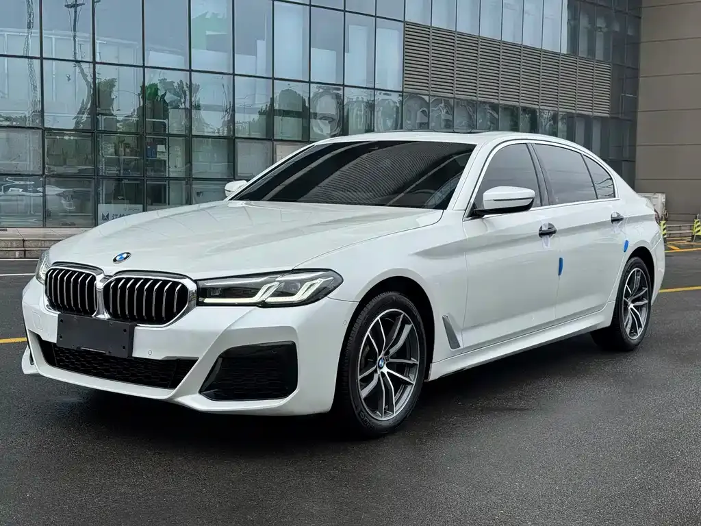 BMW 5 Series — фото 1