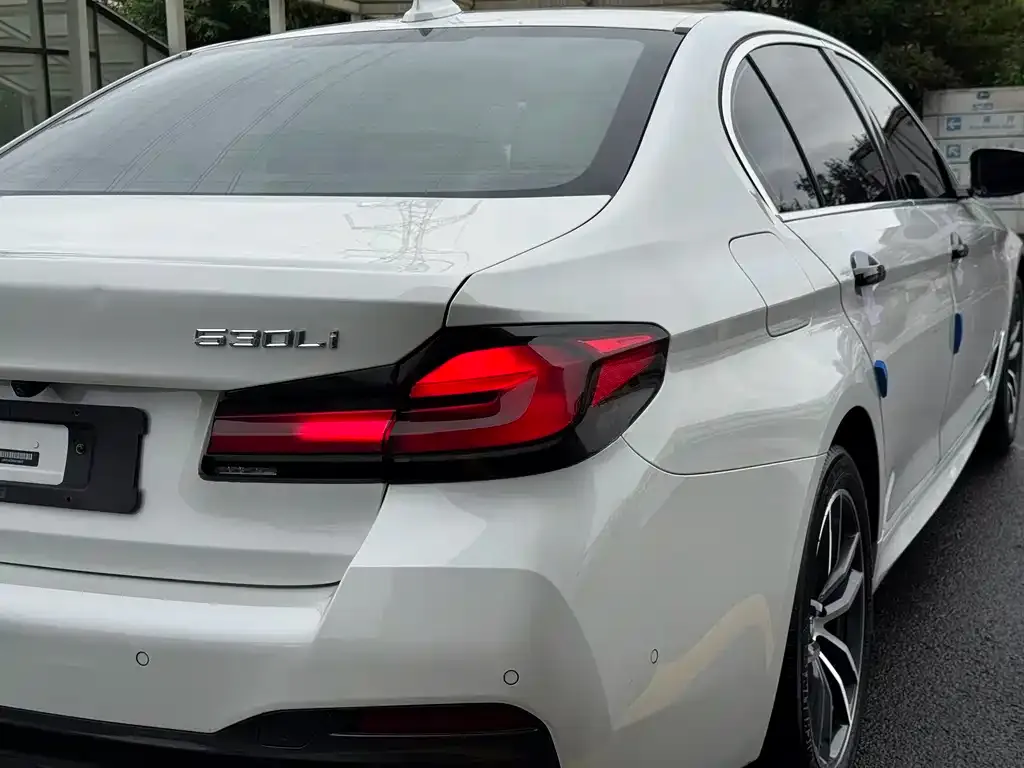 BMW 5 Series — фото 4