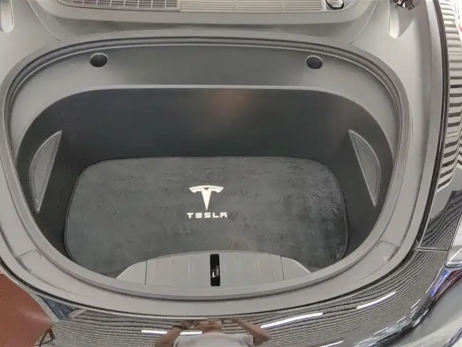 Tesla Model 3 — фото 4