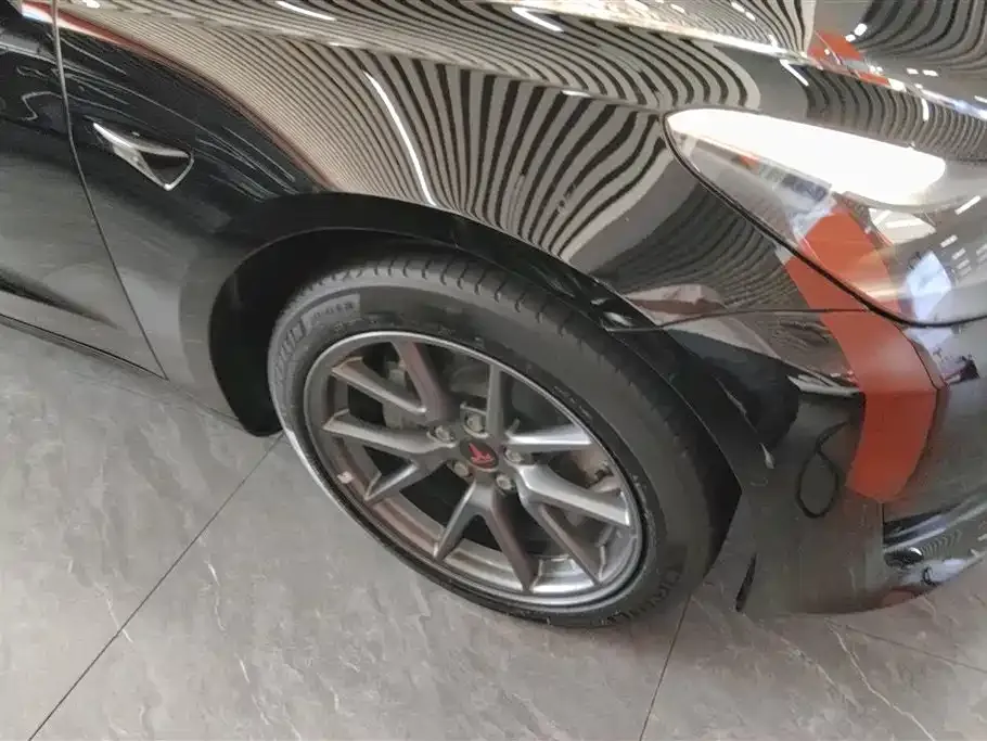 Tesla Model 3 — фото 10