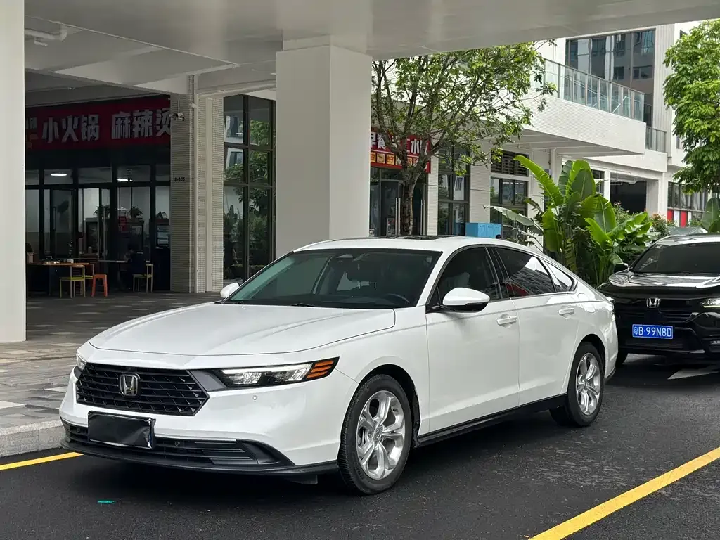 Honda Accord — фото 1