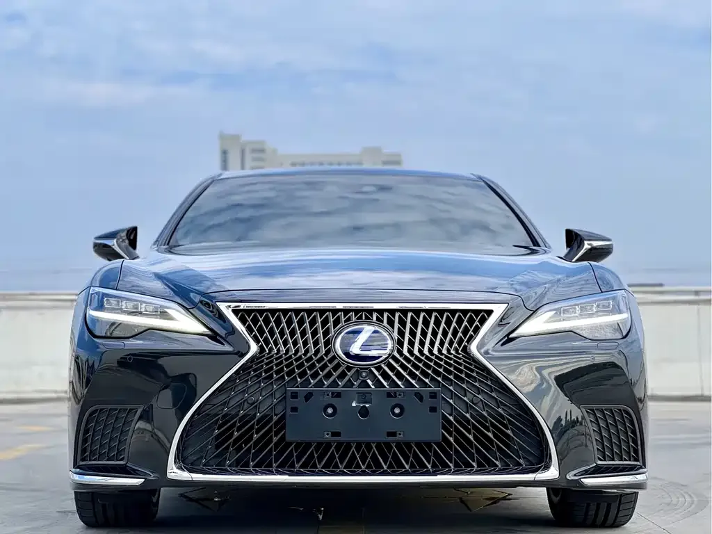 Lexus LS — фото 8