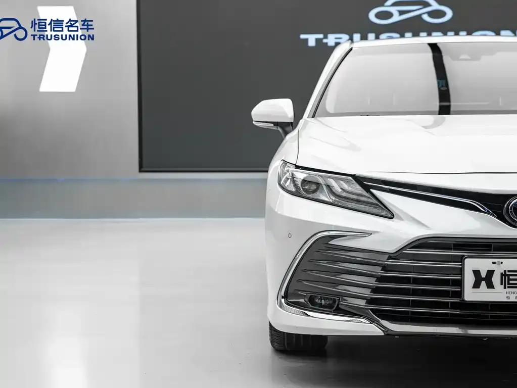 Toyota Camry — фото 5