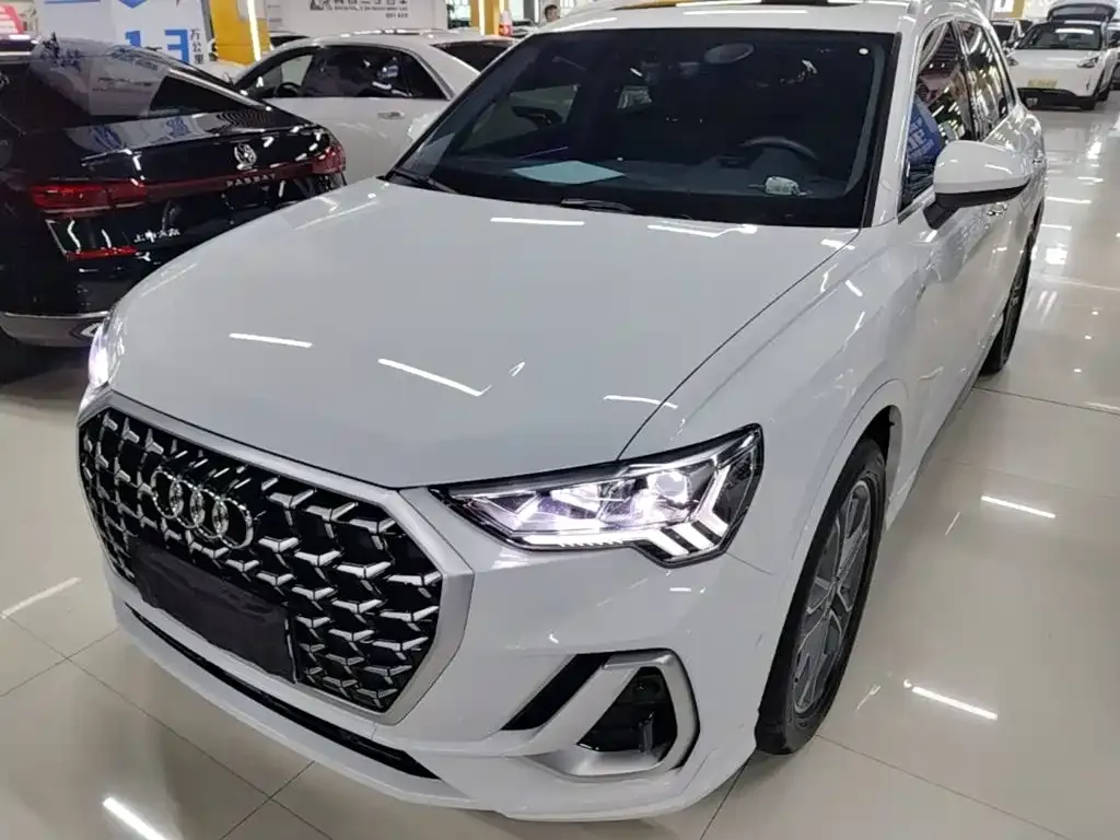 Audi Q3 — фото 1