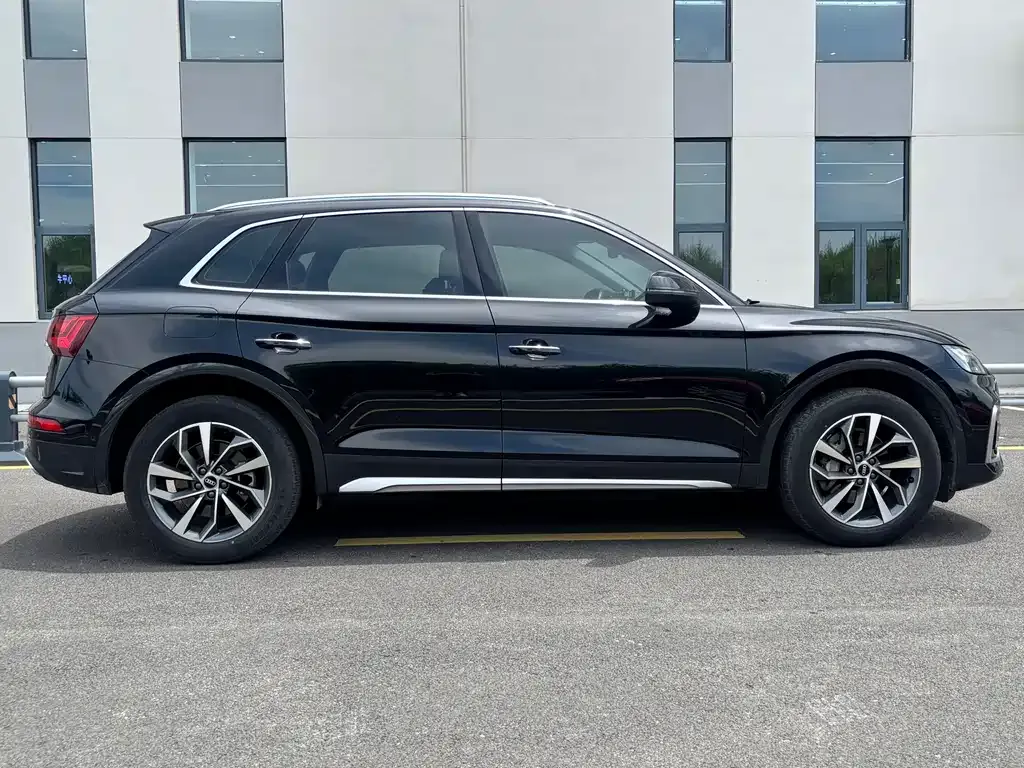 Audi Q5L — фото 10