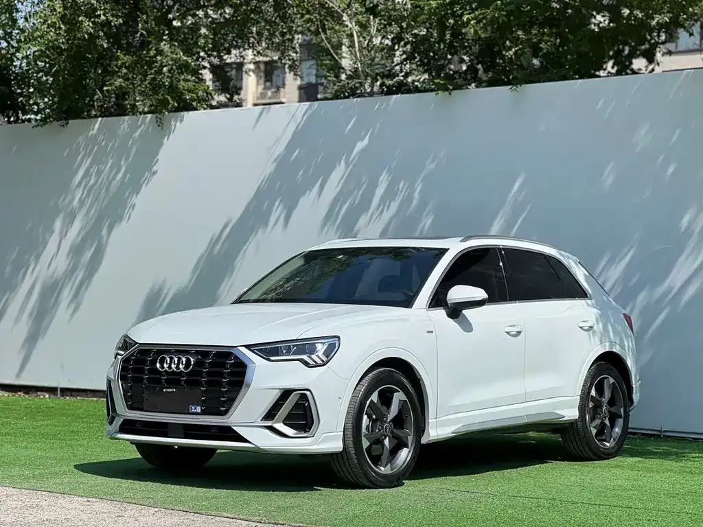 Audi Q3 — фото 1