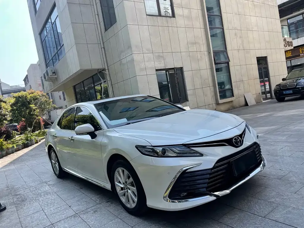 Toyota Camry — фото 5