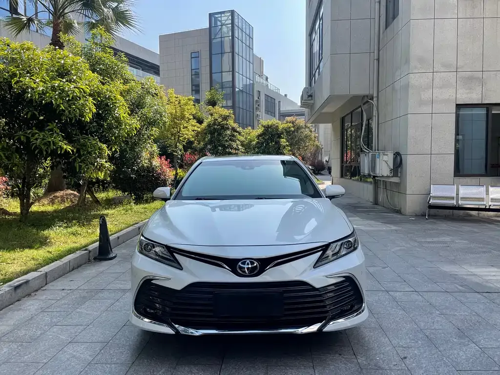 Toyota Camry — фото 8