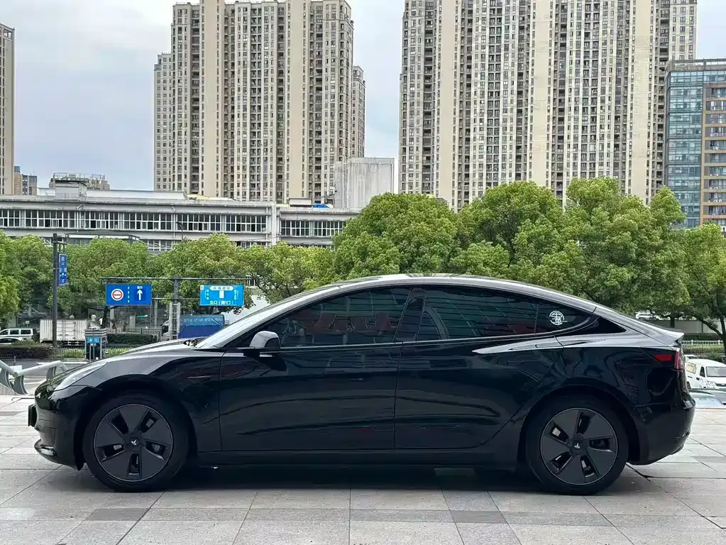 Tesla Model 3 — фото 10