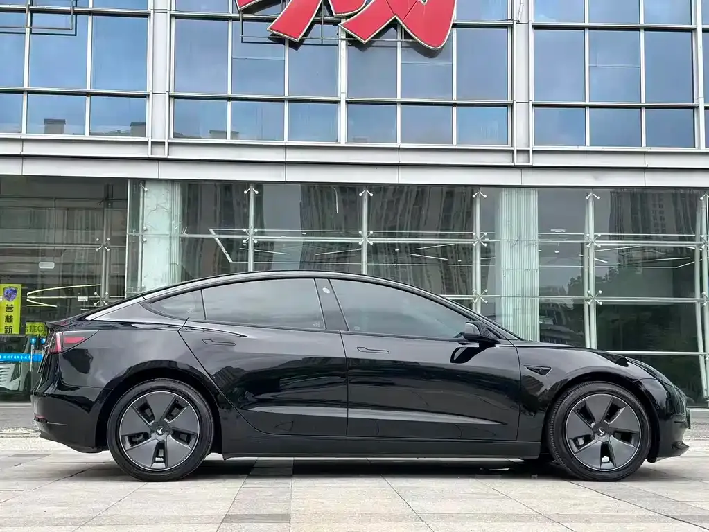 Tesla Model 3 — фото 6