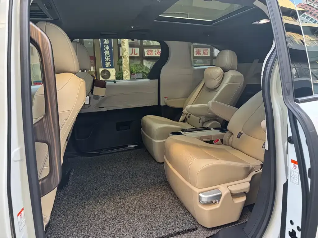 Toyota Granvia — фото 2