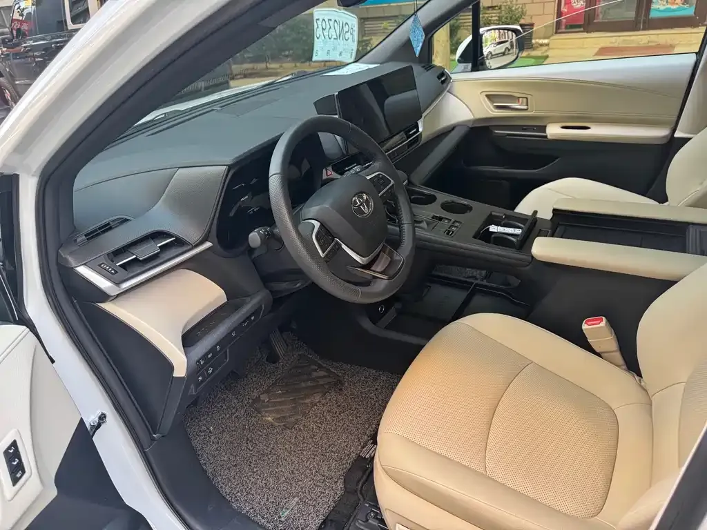 Toyota Granvia — фото 7