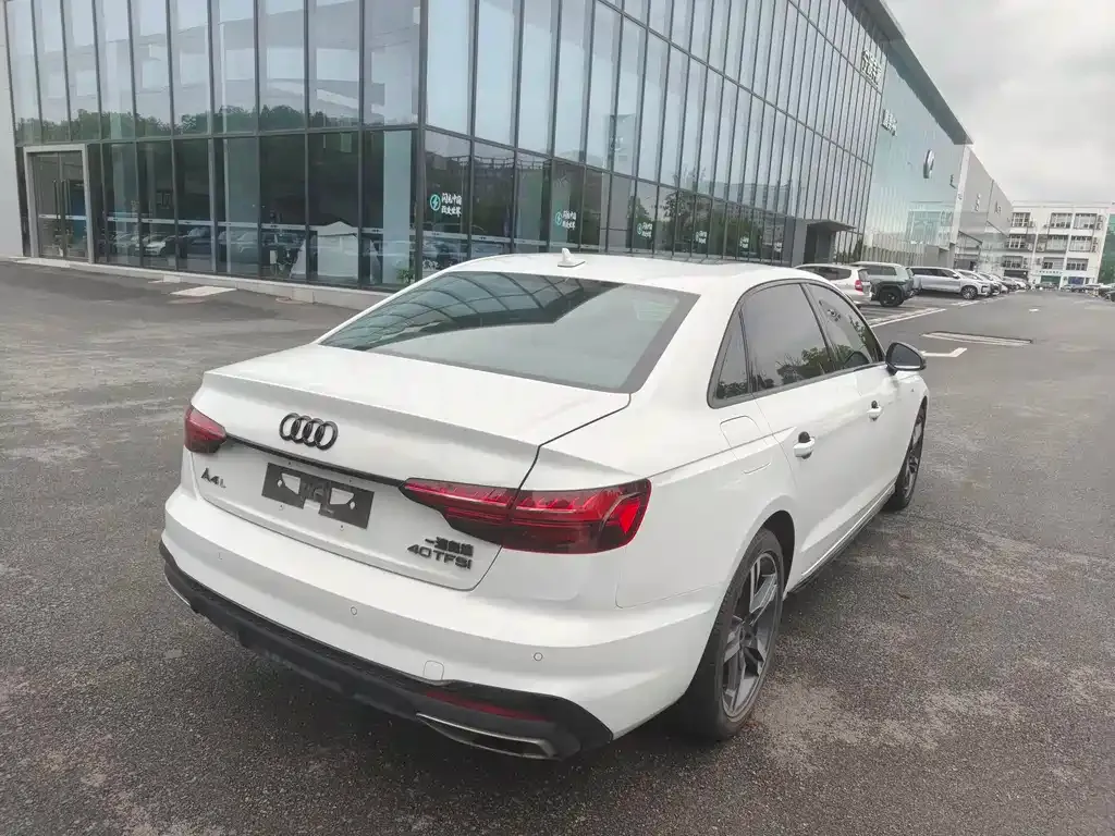 Audi A4L 2024 из CN, фото 5