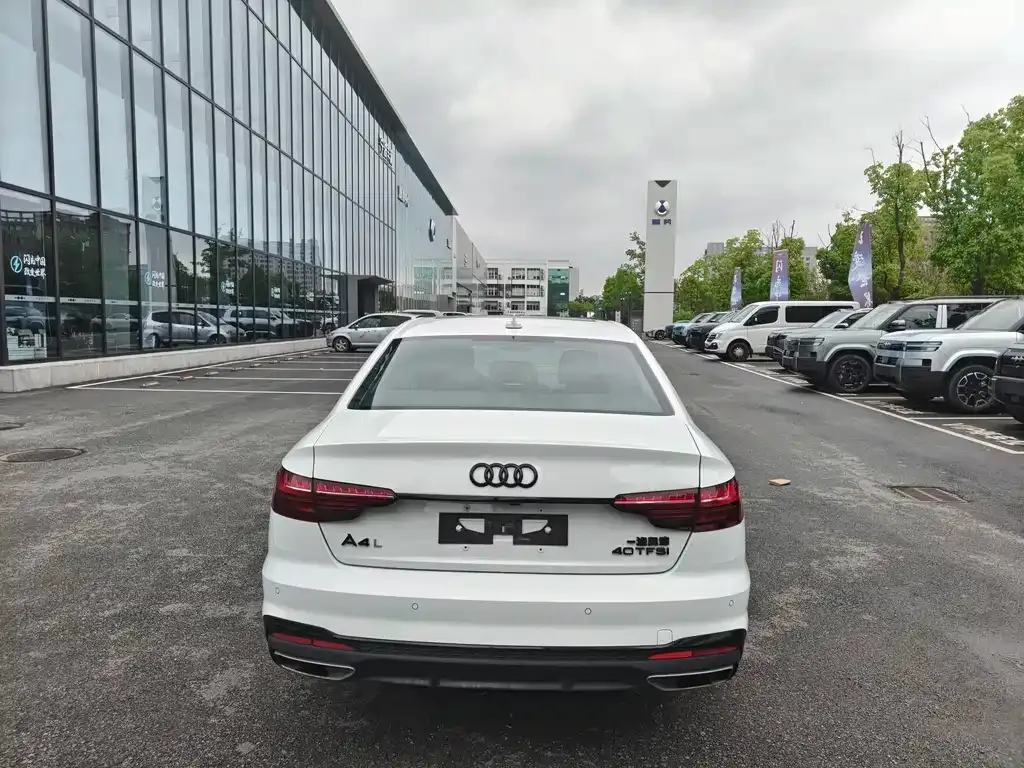 Audi A4L 2024 из CN, фото 9