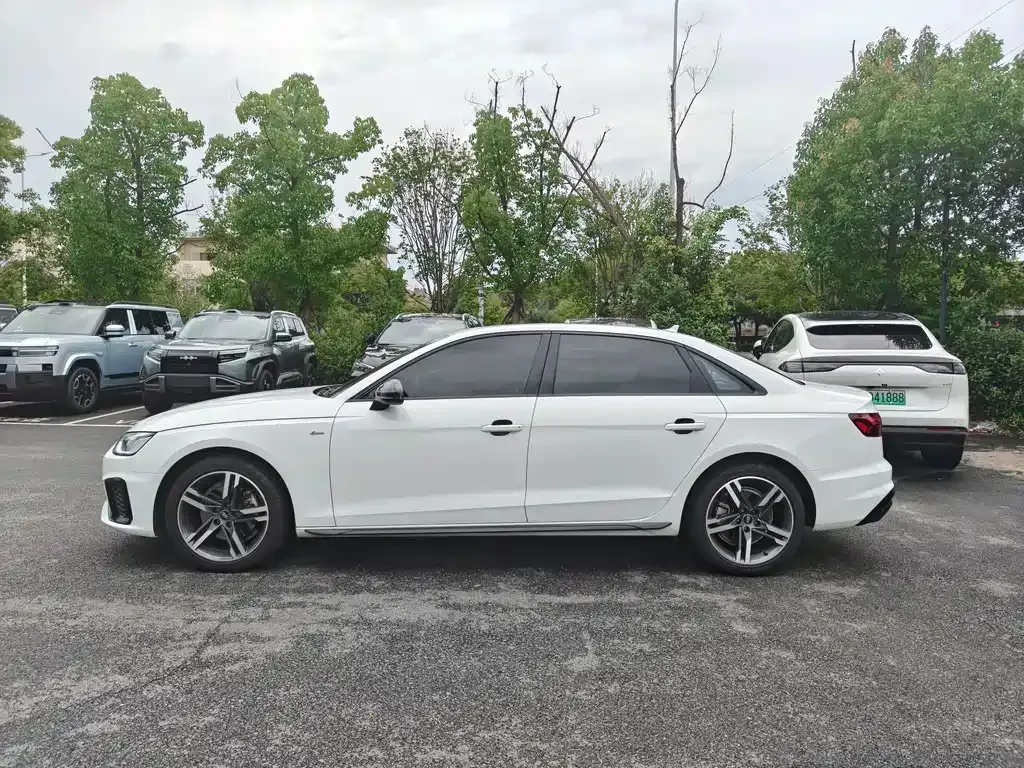 Audi A4L 2024 из CN, фото 8