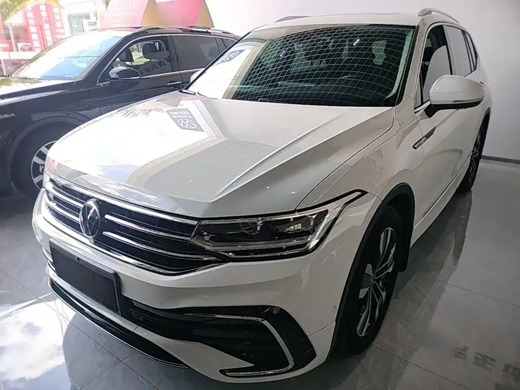 Volkswagen Tiguan L — фото 3