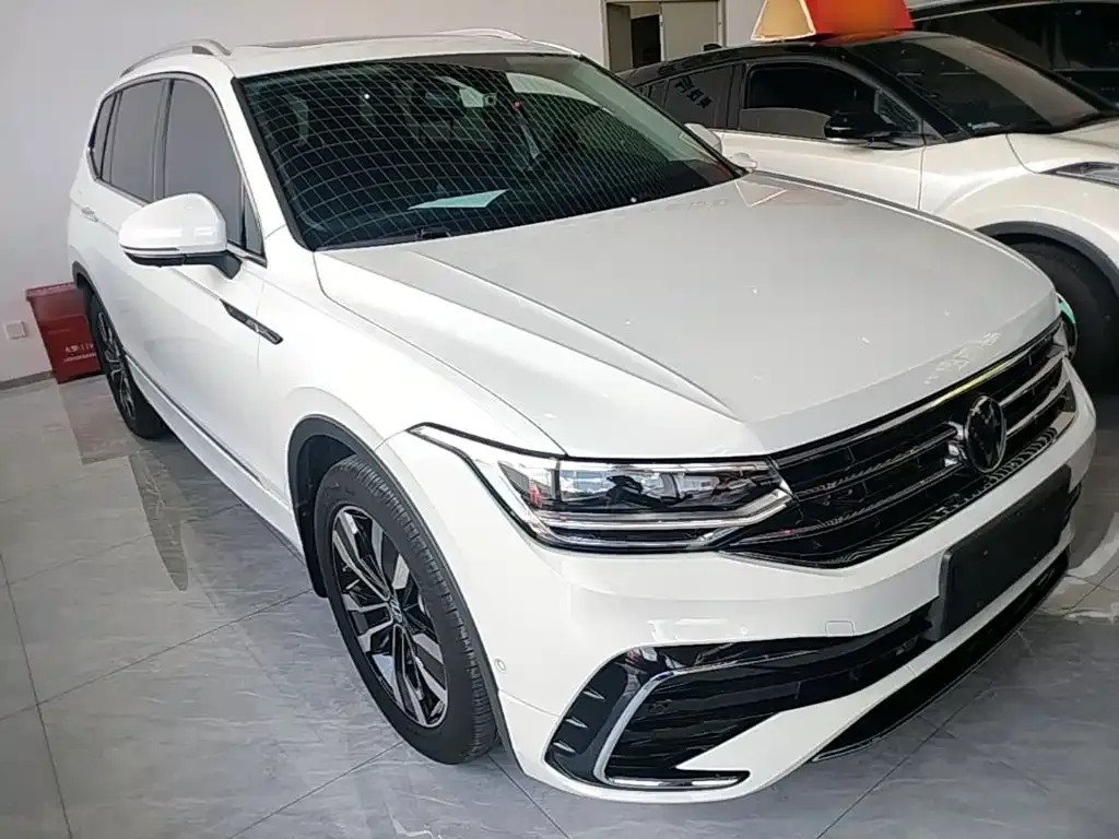 Volkswagen Tiguan L — фото 8