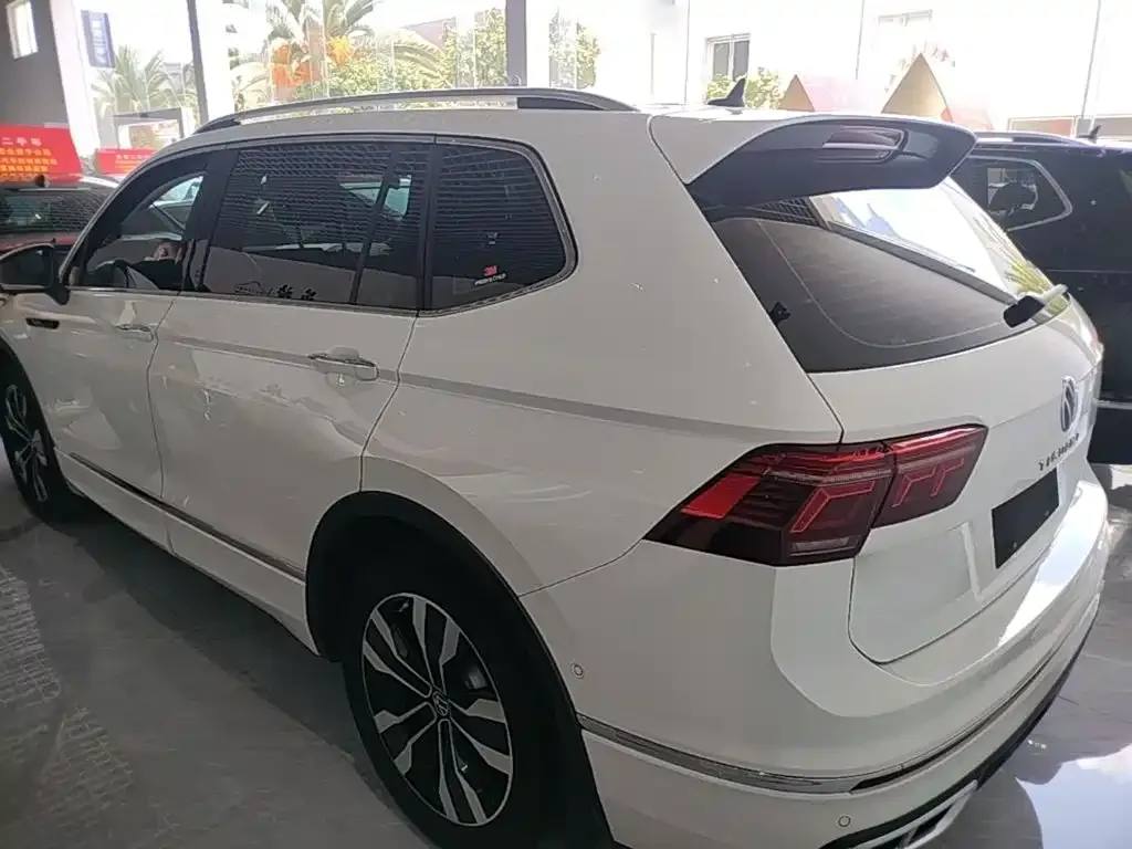 Volkswagen Tiguan L — фото 4