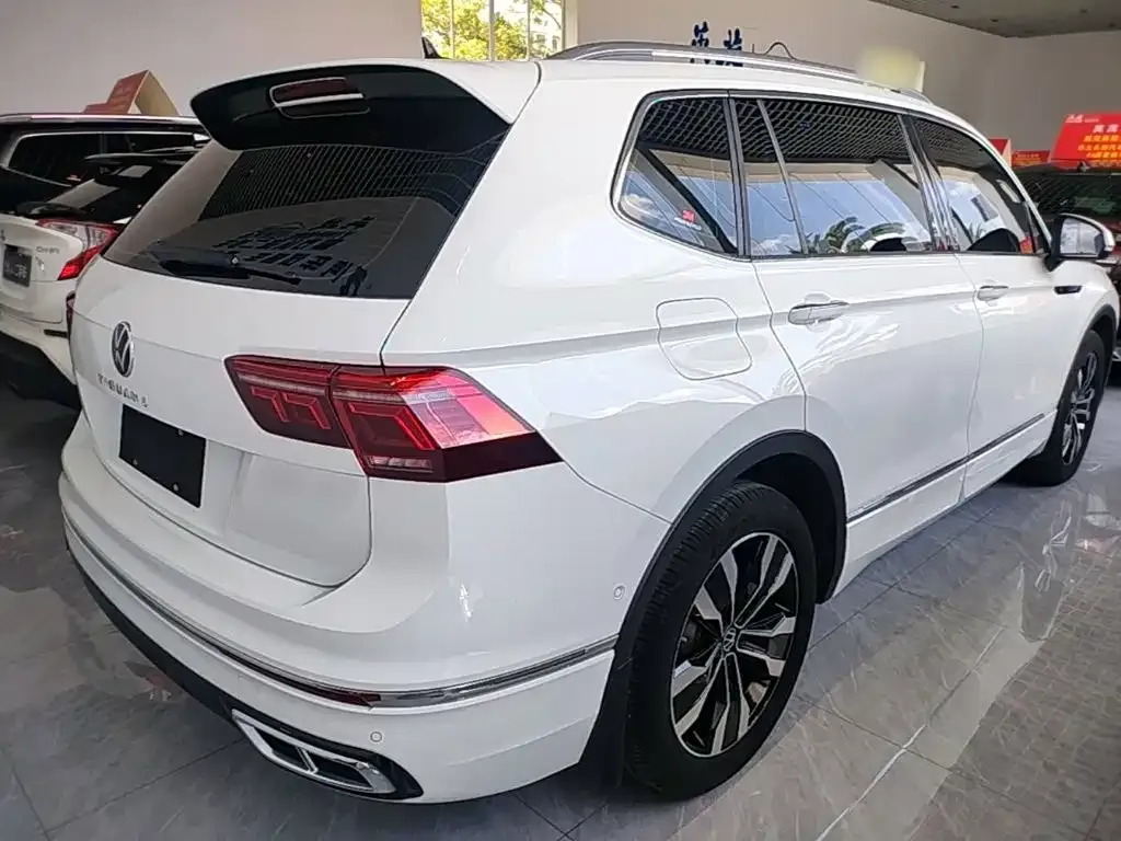 Volkswagen Tiguan L — фото 9