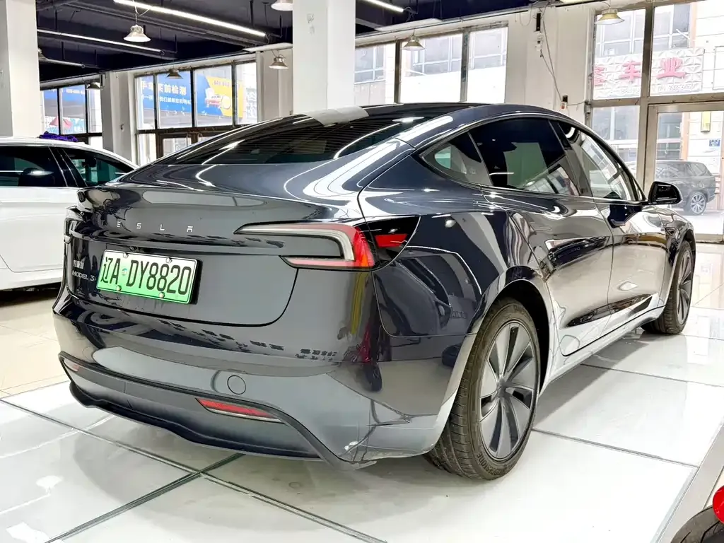 Tesla Model 3 — фото 9