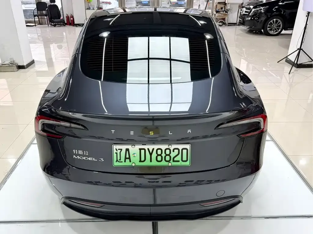 Tesla Model 3 — фото 3