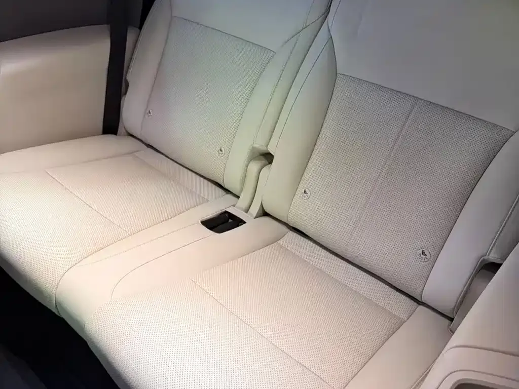 Li Auto i8 — фото 2