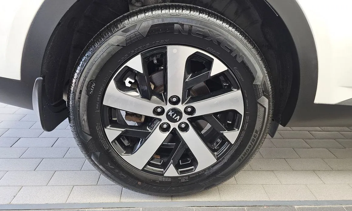 Kia Sorento — фото 10