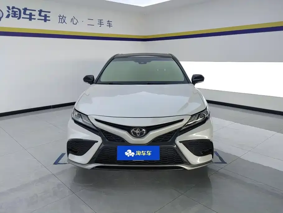 Toyota Camry — фото 9