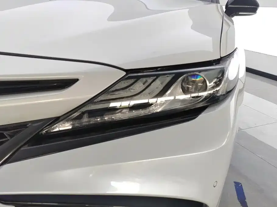 Toyota Camry — фото 10