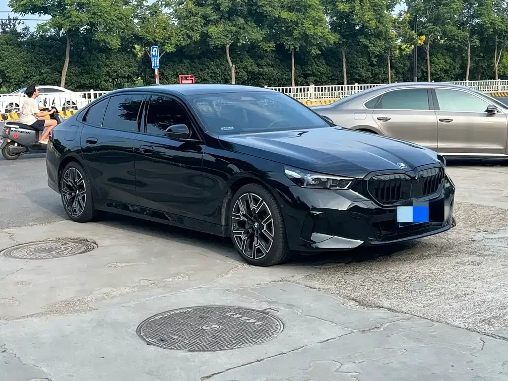 BMW 5 Series — фото 10