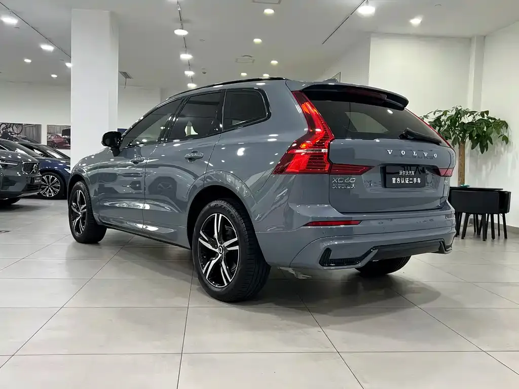 Volvo XC60 — фото 10