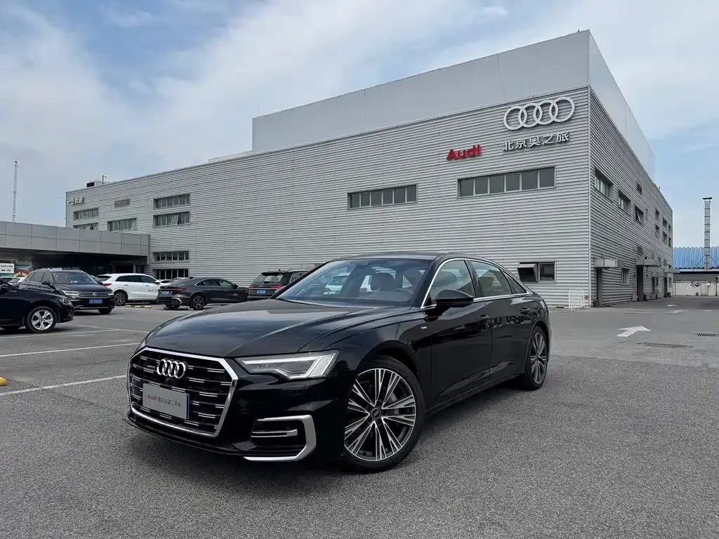 Audi A6L — фото 1