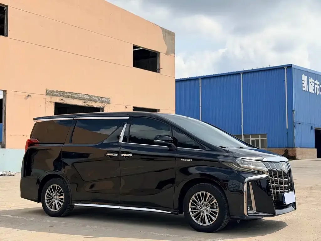 Toyota Alphard — фото 8