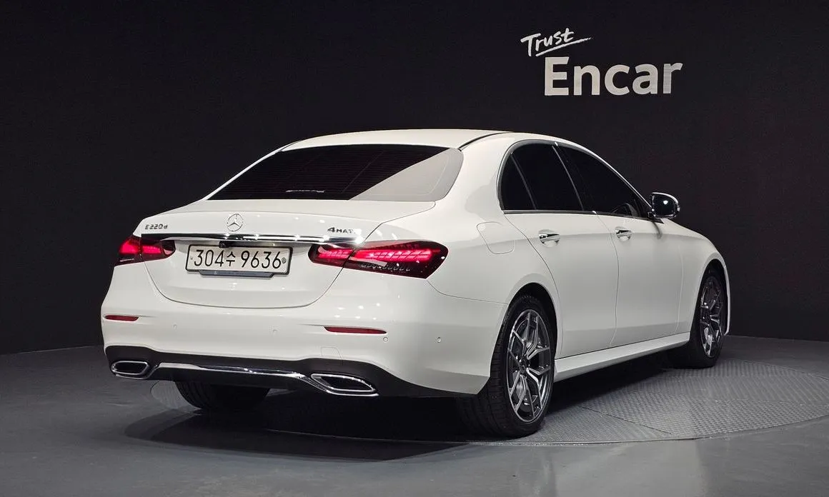 Mercedes-Benz E-Class — фото 4