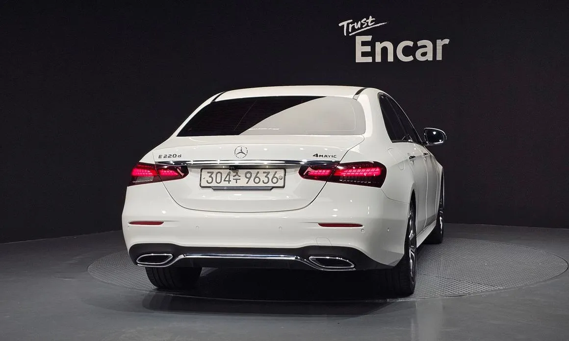 Mercedes-Benz E-Class — фото 10