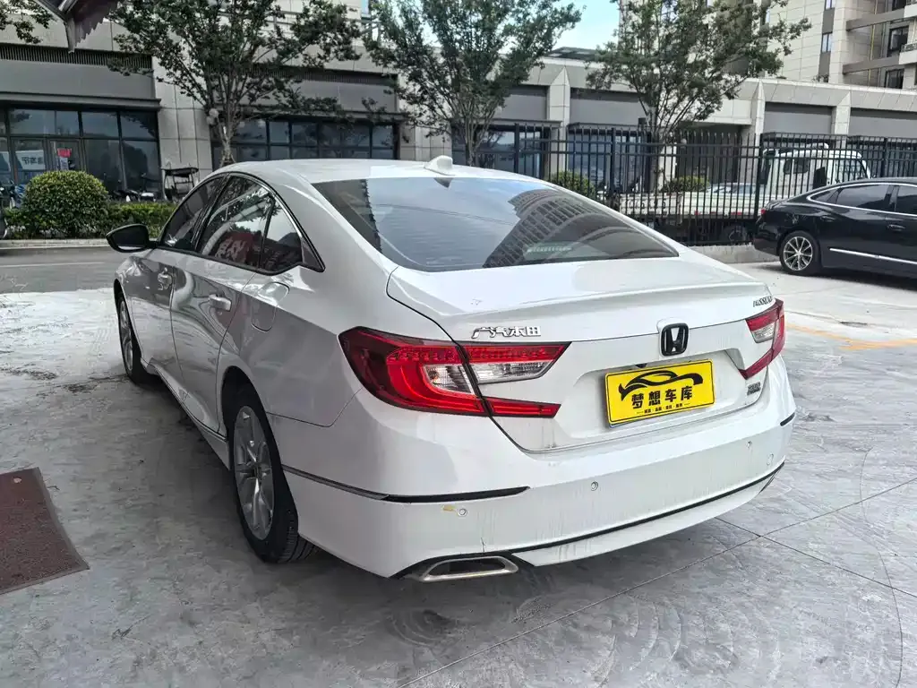 Honda Accord — фото 10