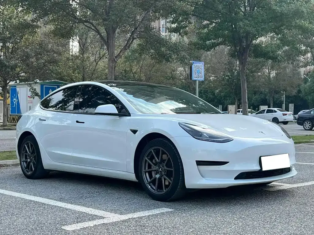 Tesla Model 3 — фото 4