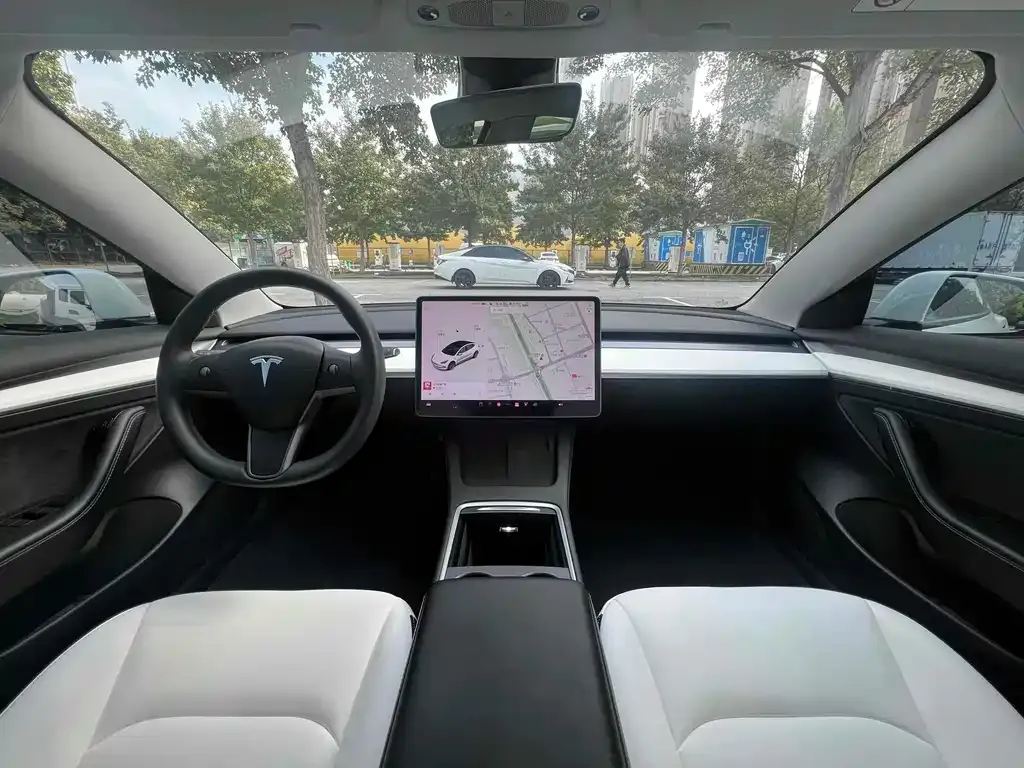 Tesla Model 3 — фото 3