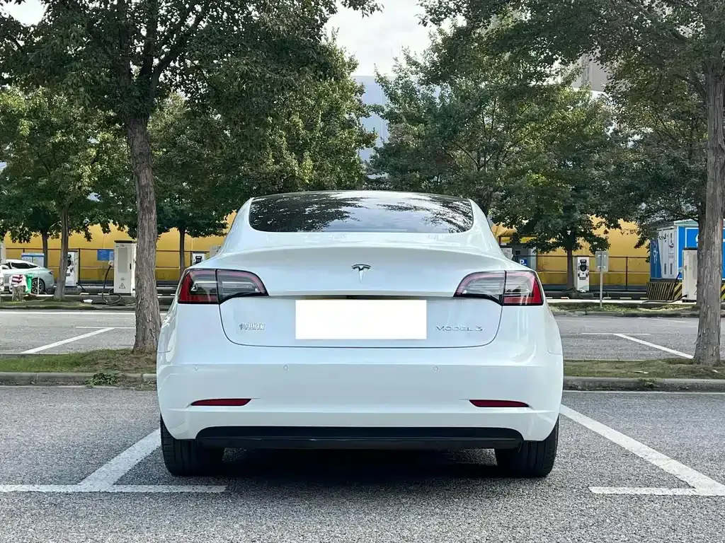 Tesla Model 3 — фото 8