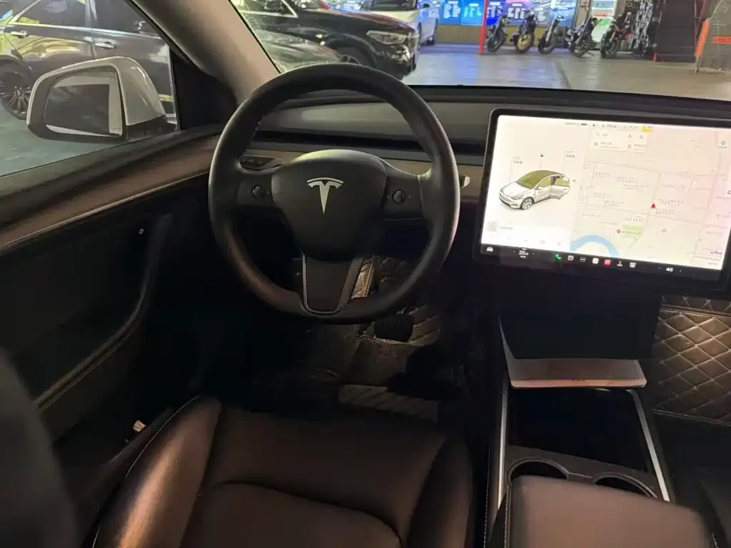 Tesla Model Y — фото 3