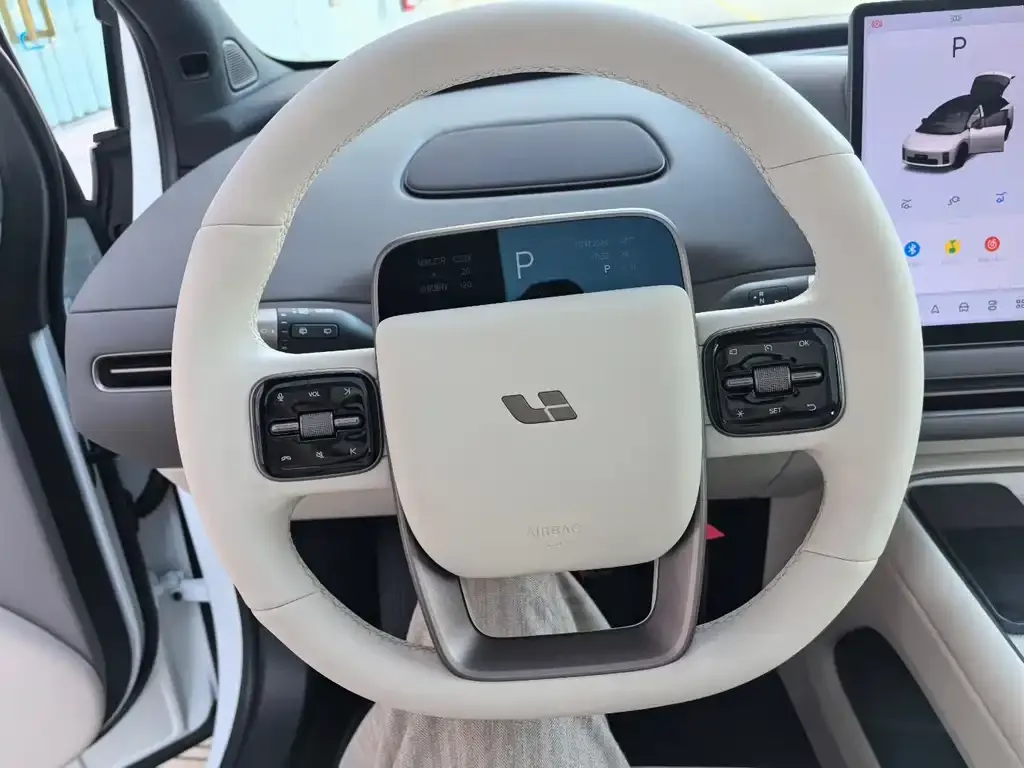 Li Auto i6 — фото 3