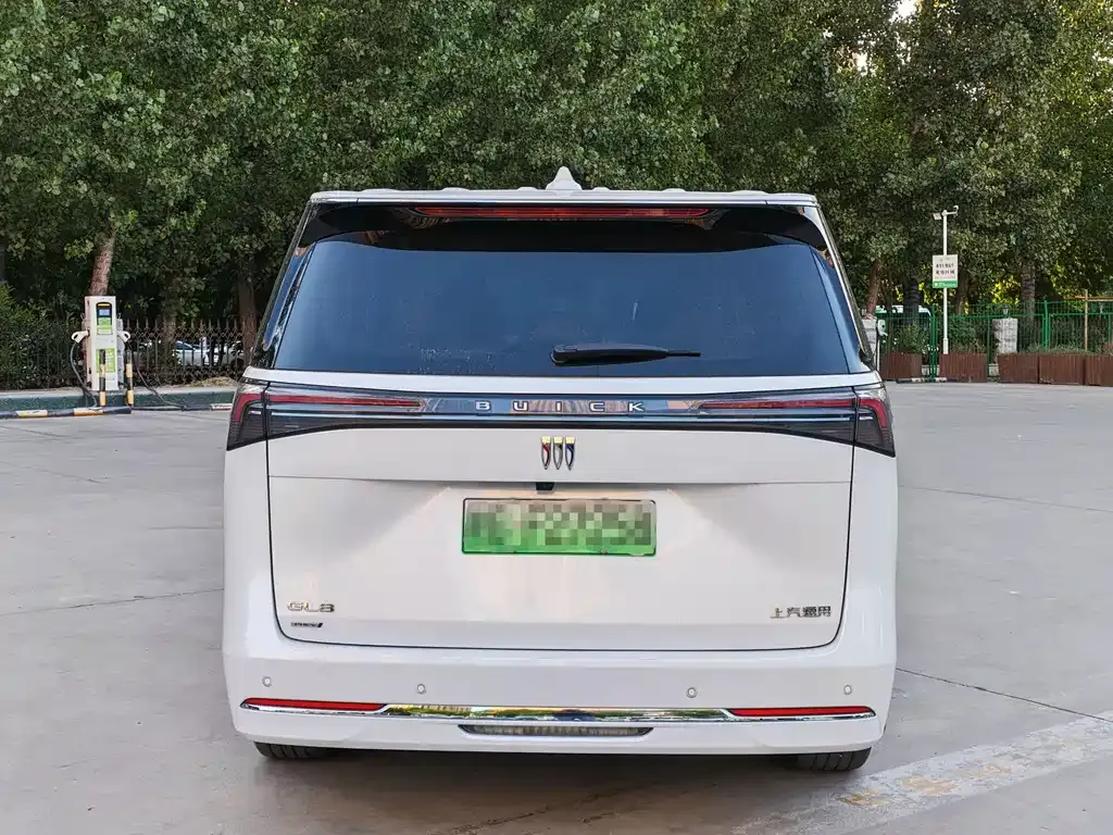 Buick GL8 Hybrid — фото 9